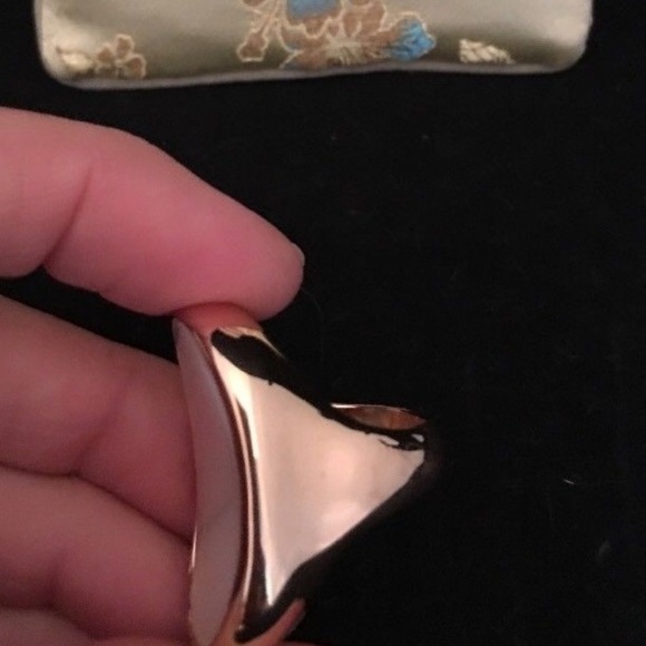 Honora Concave Mother of Pearl ring - Picture 3 of 6